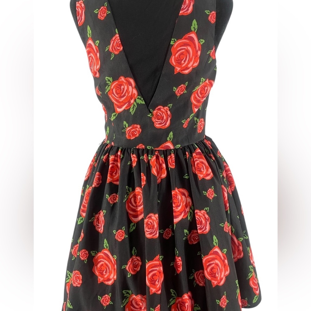 Floral black and red dress, Mesh V back, with Tulle, sleeveless, Size Medium - Picture 4 of 9